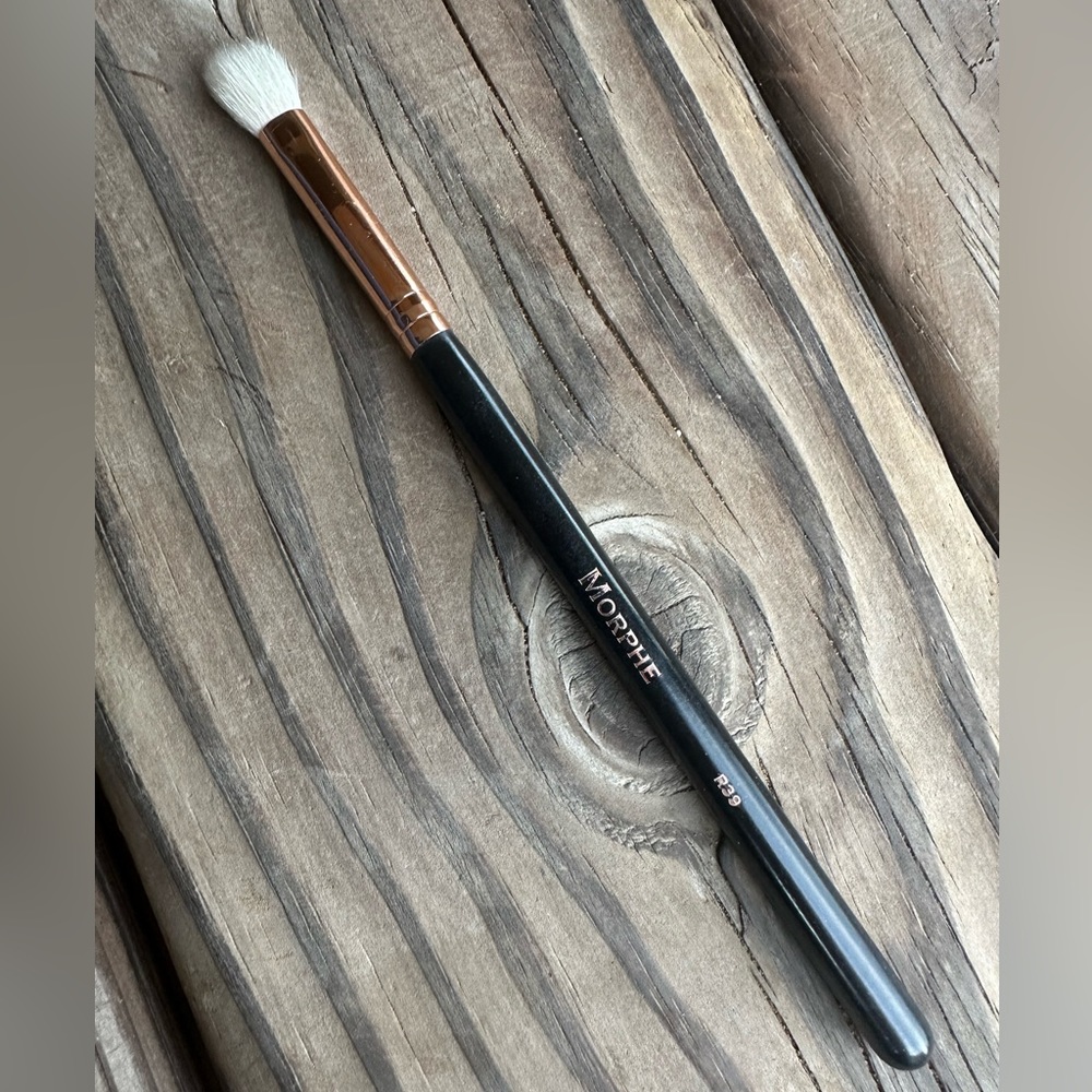 Morphe R39 tapered blender brush
